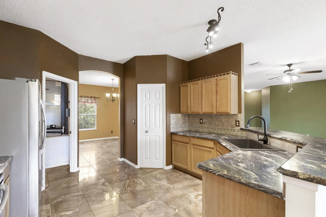 Photo of 5585 Graham Street