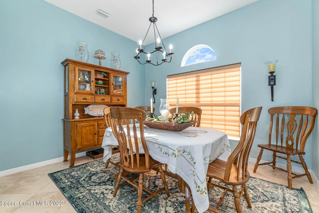Photo of 1836 Windbrook Drive SE