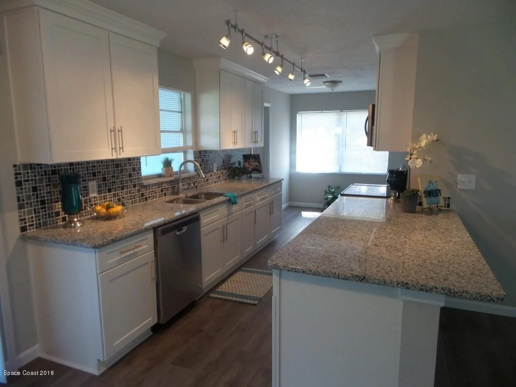 Photo of 1577 Queen Terrace