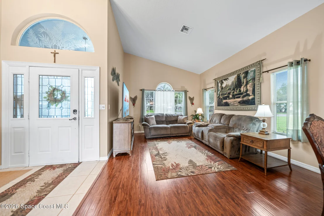 Photo of 950 Somerset Lane