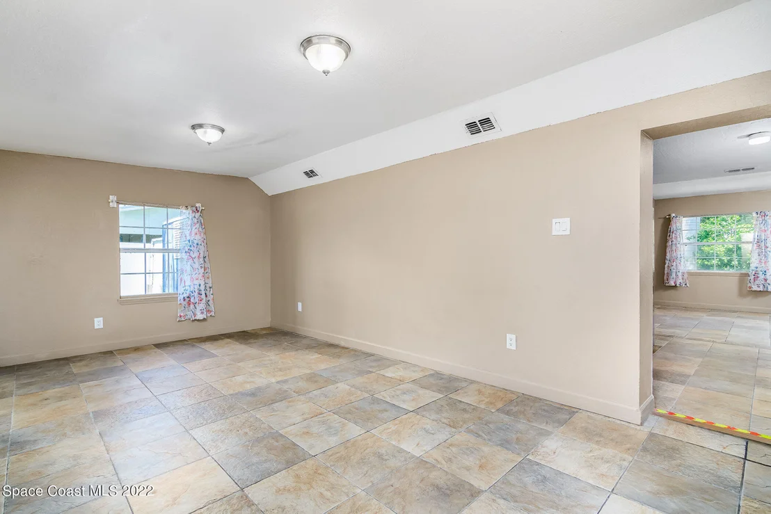 Photo of 1861 Trimble Road