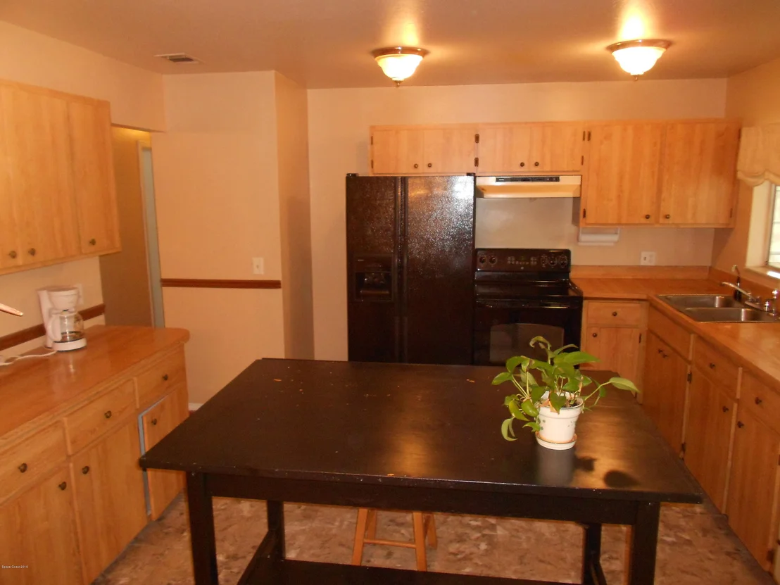 Photo of 1222 Mariposa Drive NE