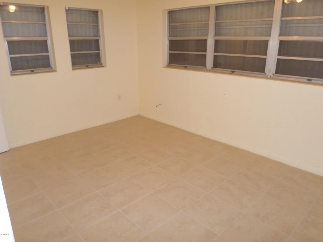 Photo of 305 Edinburgh Drive