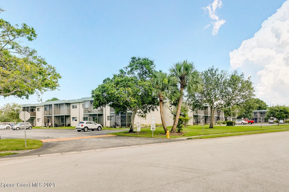 Photo of Unit 122 at 3001 Thrush Drive