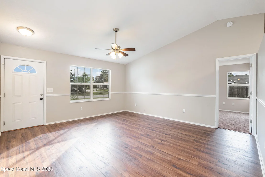 Photo of 5240 Devon Street