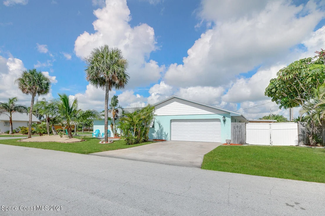 Photo of 300 Bahama Drive