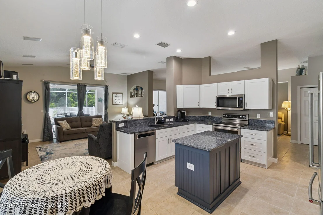 Photo of 409 Gardendale Circle SE