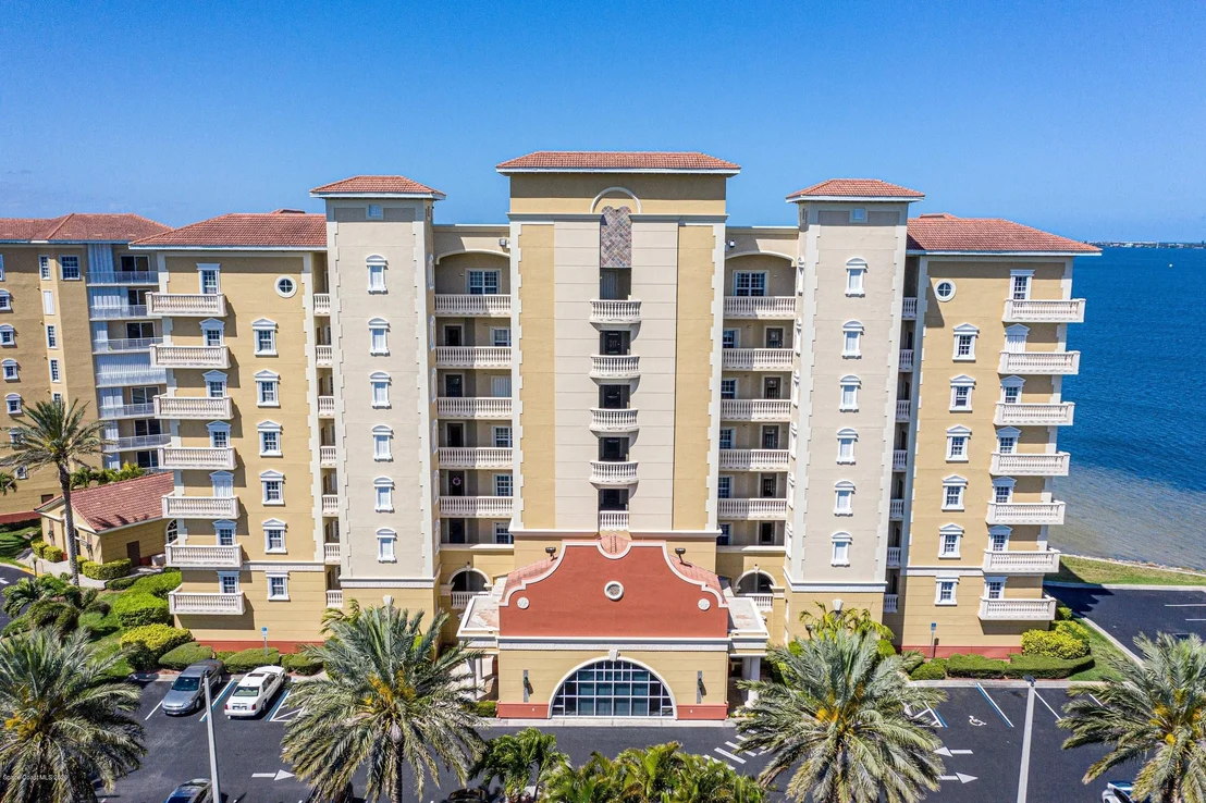Photo of Unit 302 at 4975 Dixie Highway NE