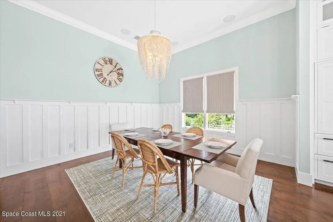 Photo of 2780 N Riverside Drive