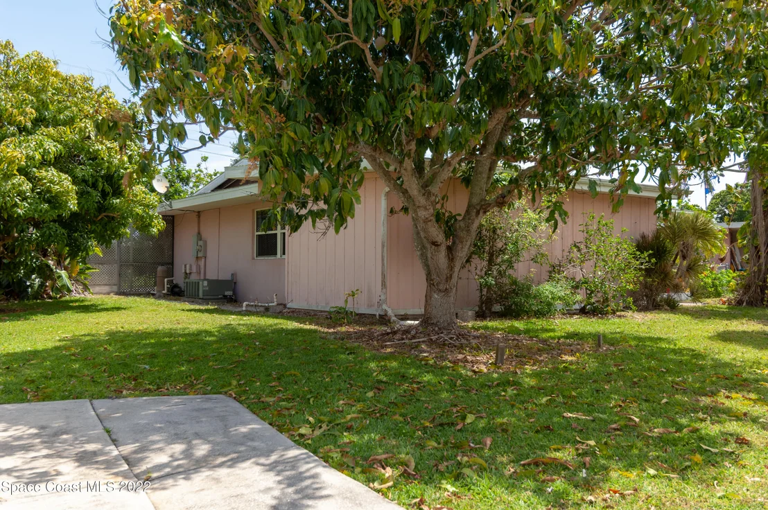 Photo of 722 Bianca Drive NE
