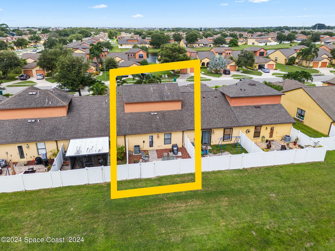Photo of Unit 103 at 890 Luminary