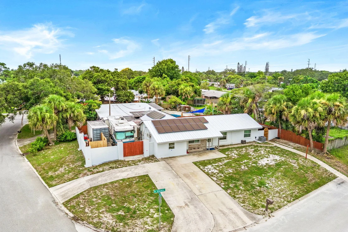 Photo of 1557 Hillcrest Drive