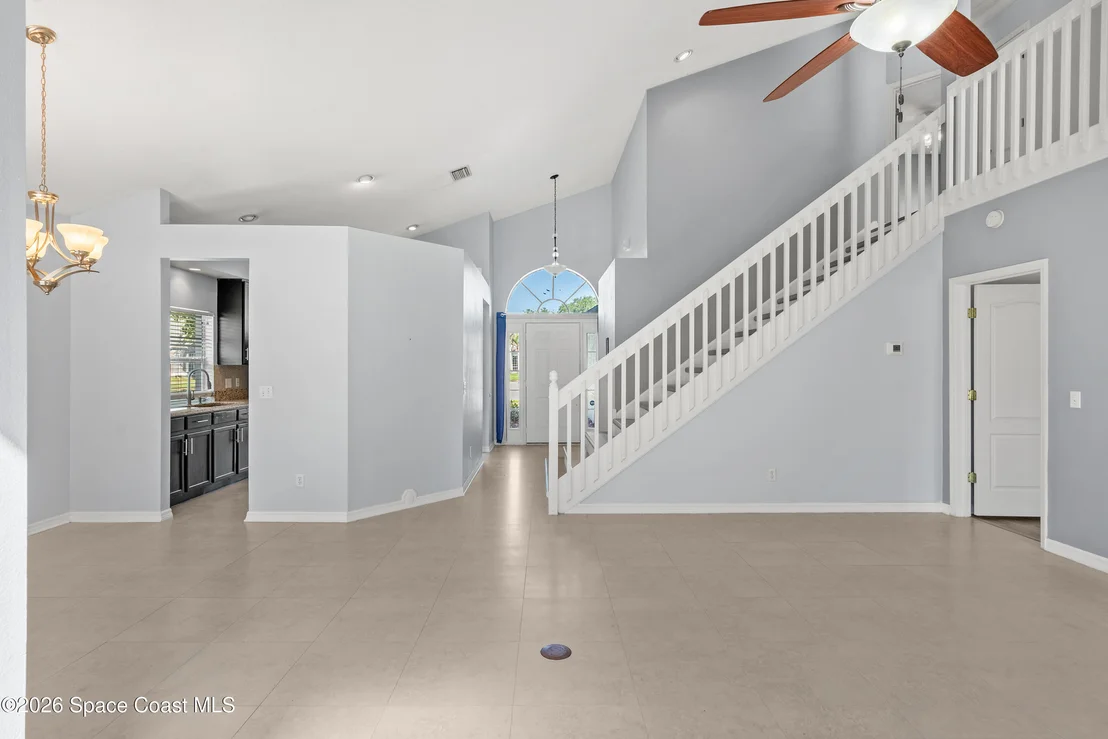 Photo of 685 Ashbury Avenue