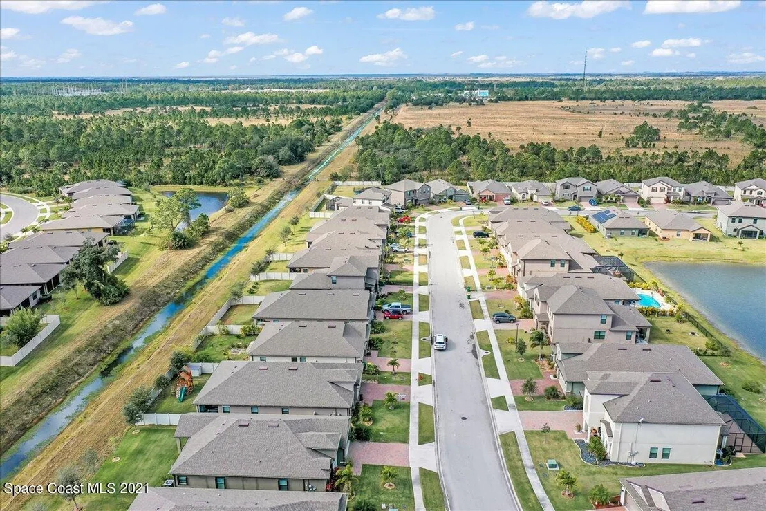 Photo of 4528 Alligator Flag Circle