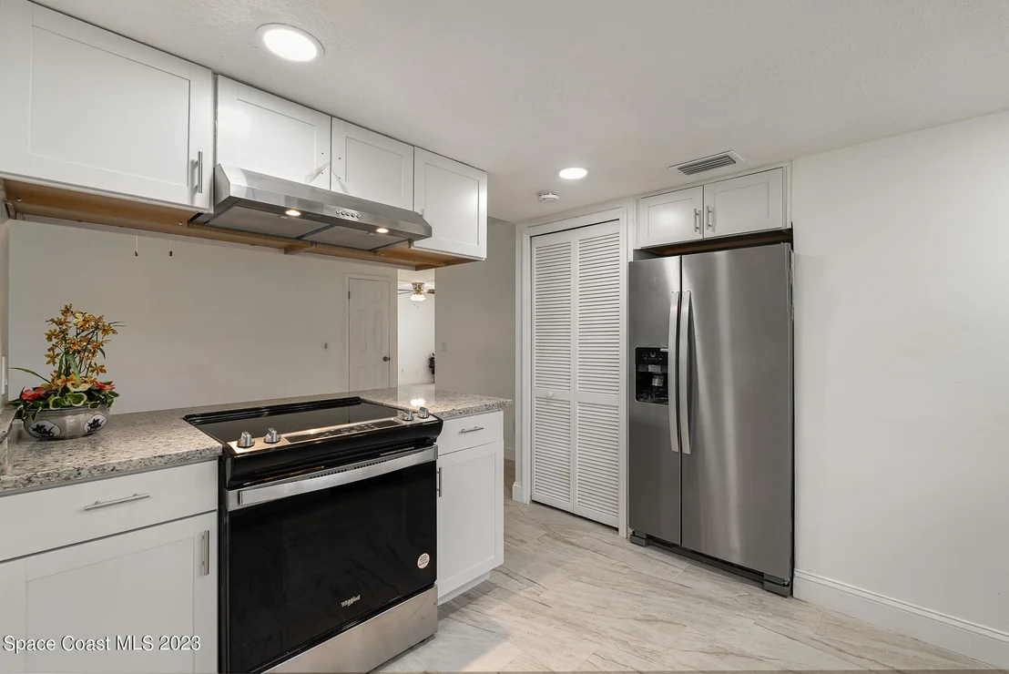 Photo of 581 Oxford Avenue
