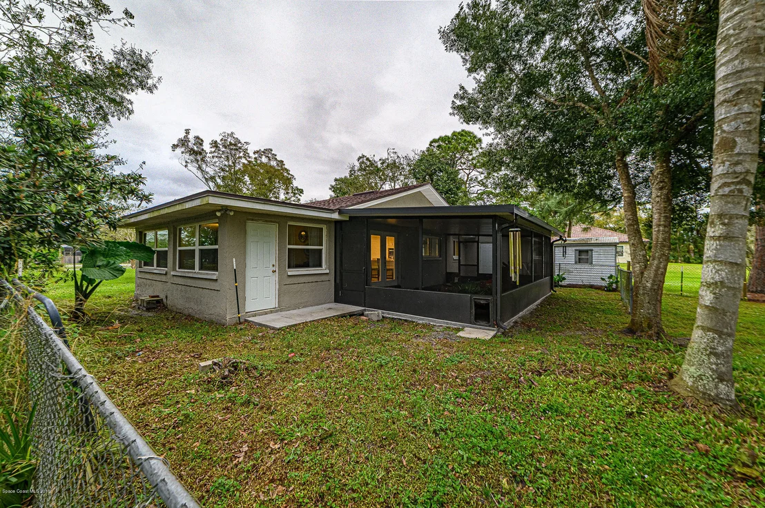 Photo of 3905 Lake Washington Road