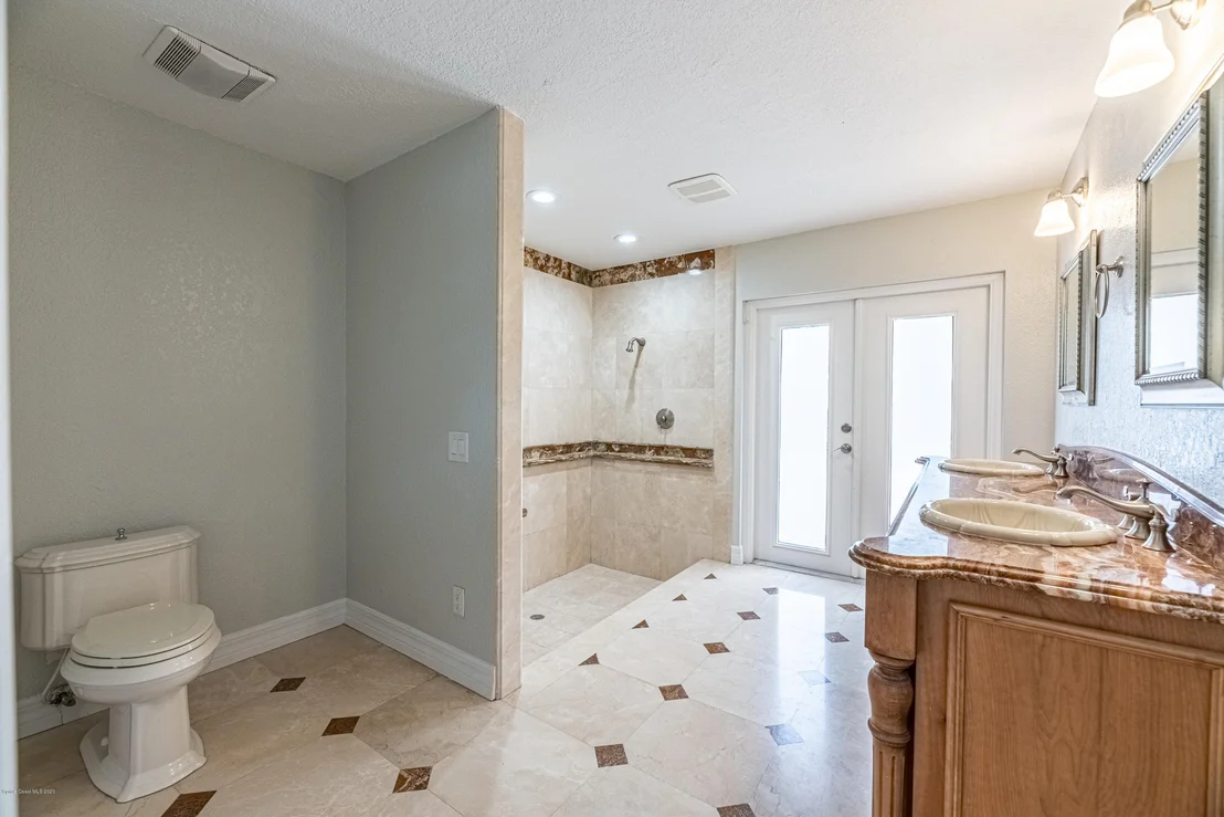 Photo of 4300 Pinewood Road