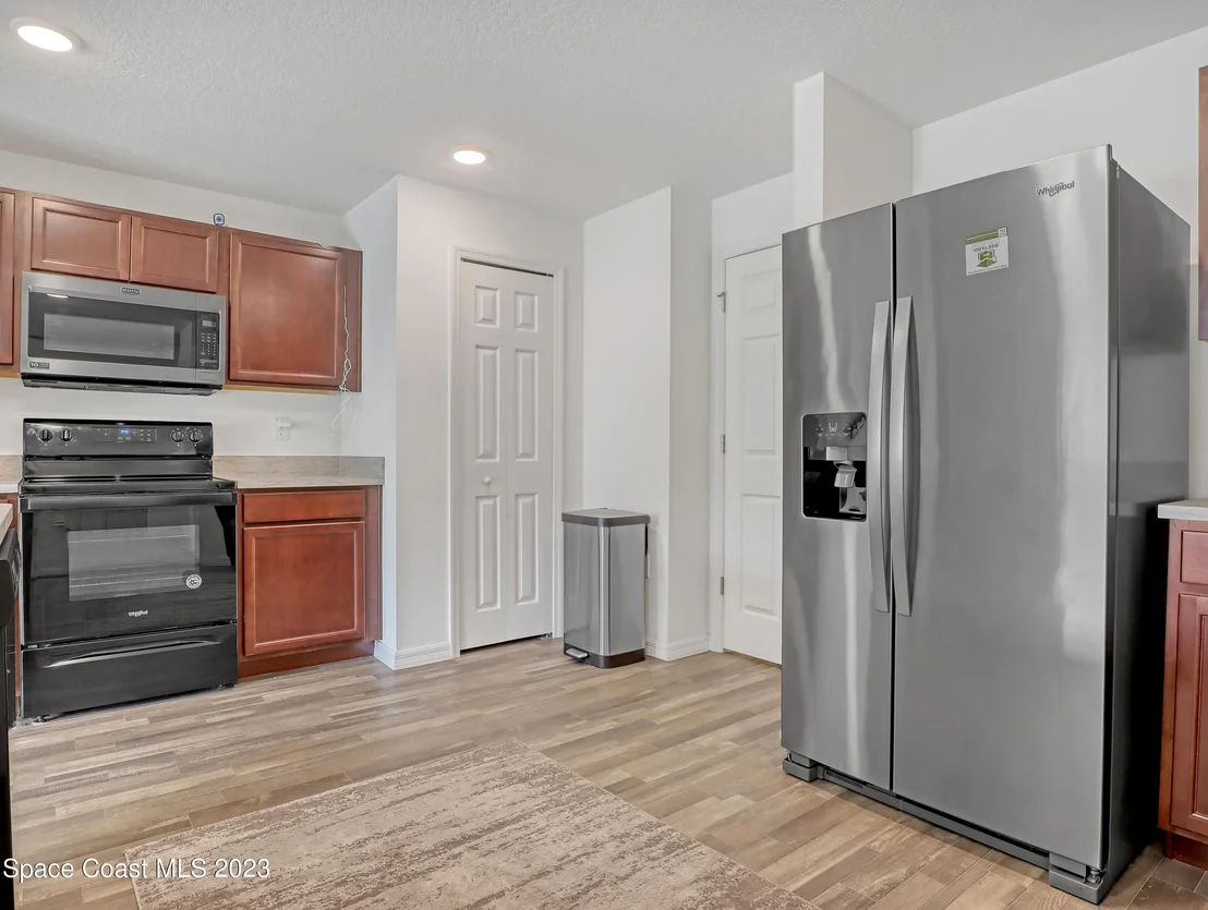 Photo of 1100 Eldron Boulevard SE