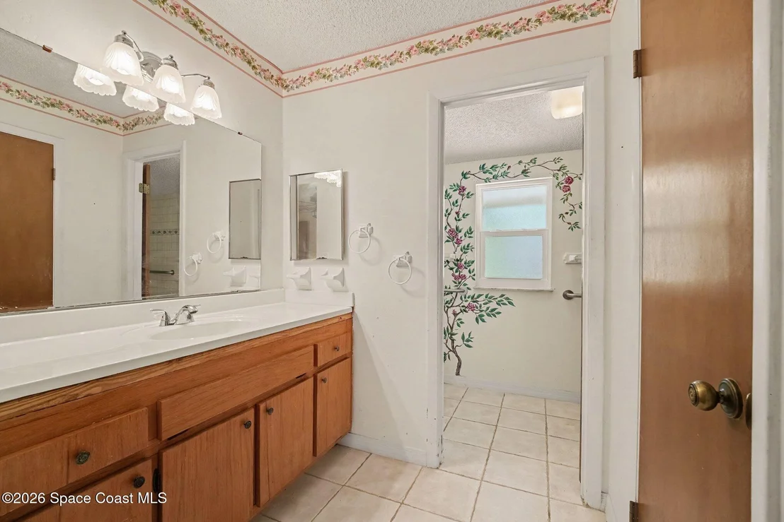 Photo of 1200 Palmdale Circle NE