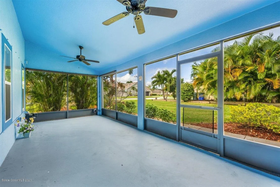 Photo of 984 Pelican Lane