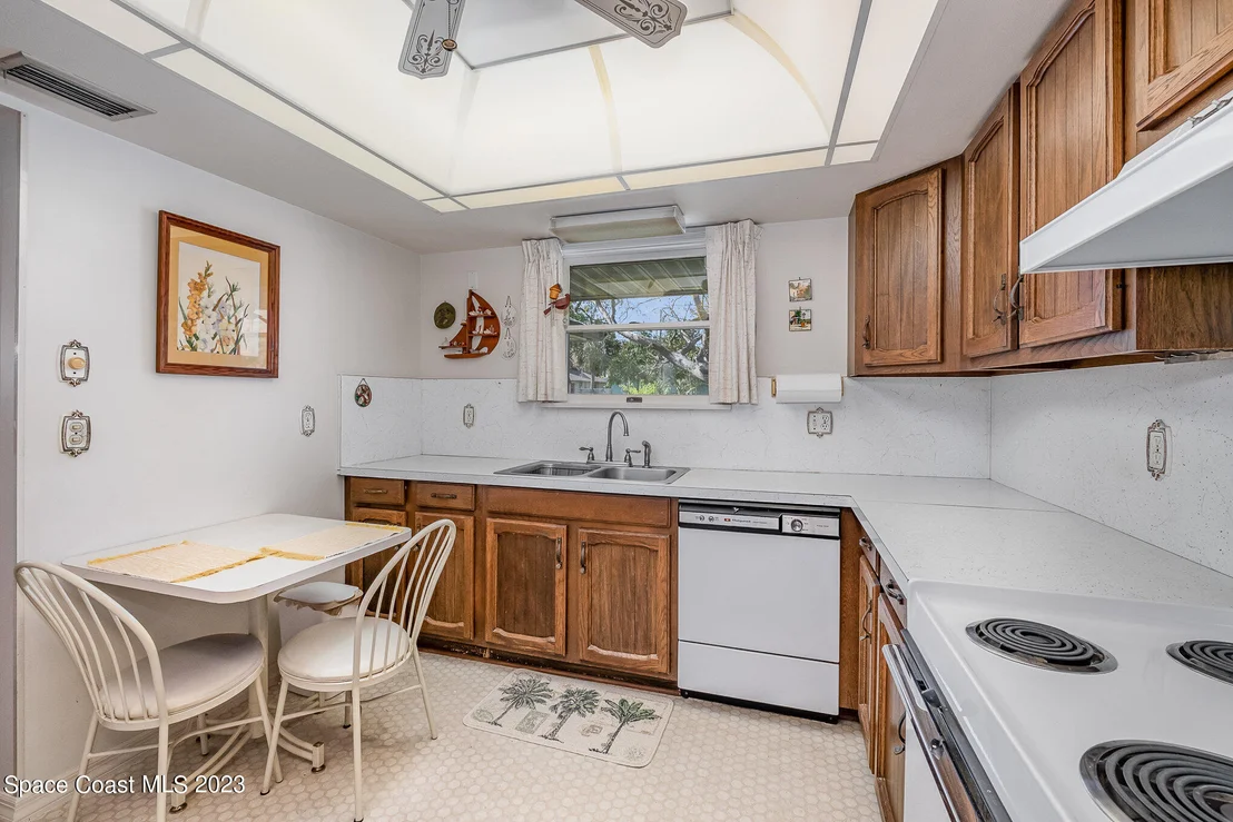 Photo of 228 Chalet Avenue
