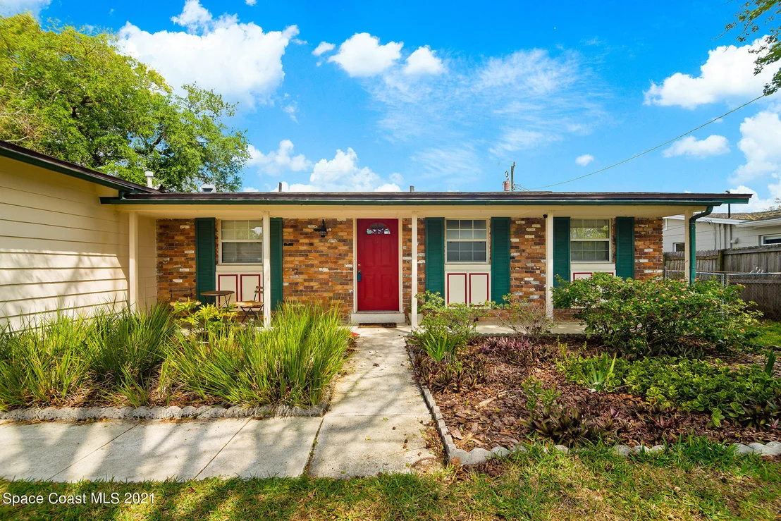 Photo of 934 Kings Post Road