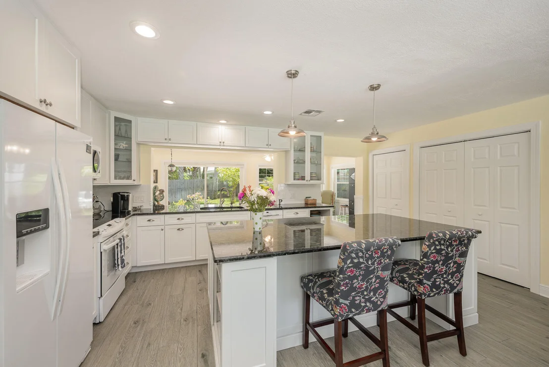 Photo of 949 W Whitmire Drive