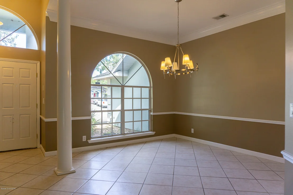 Photo of 652 Gilbert Drive NE