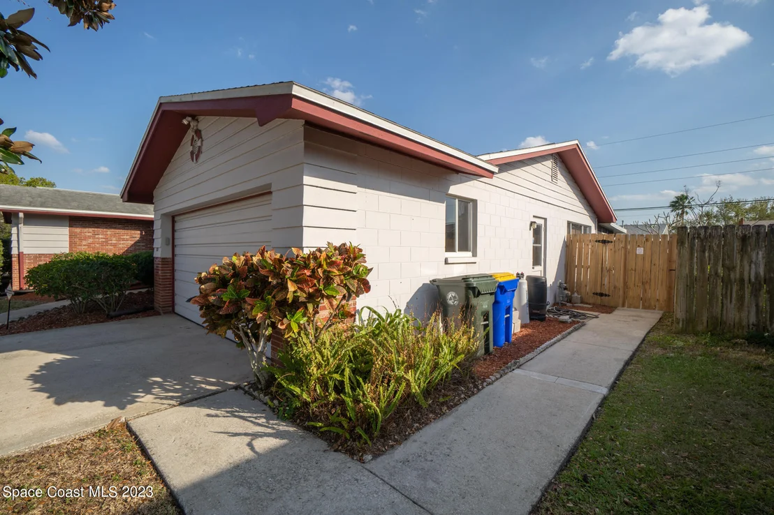Photo of 909 Kings Post Road
