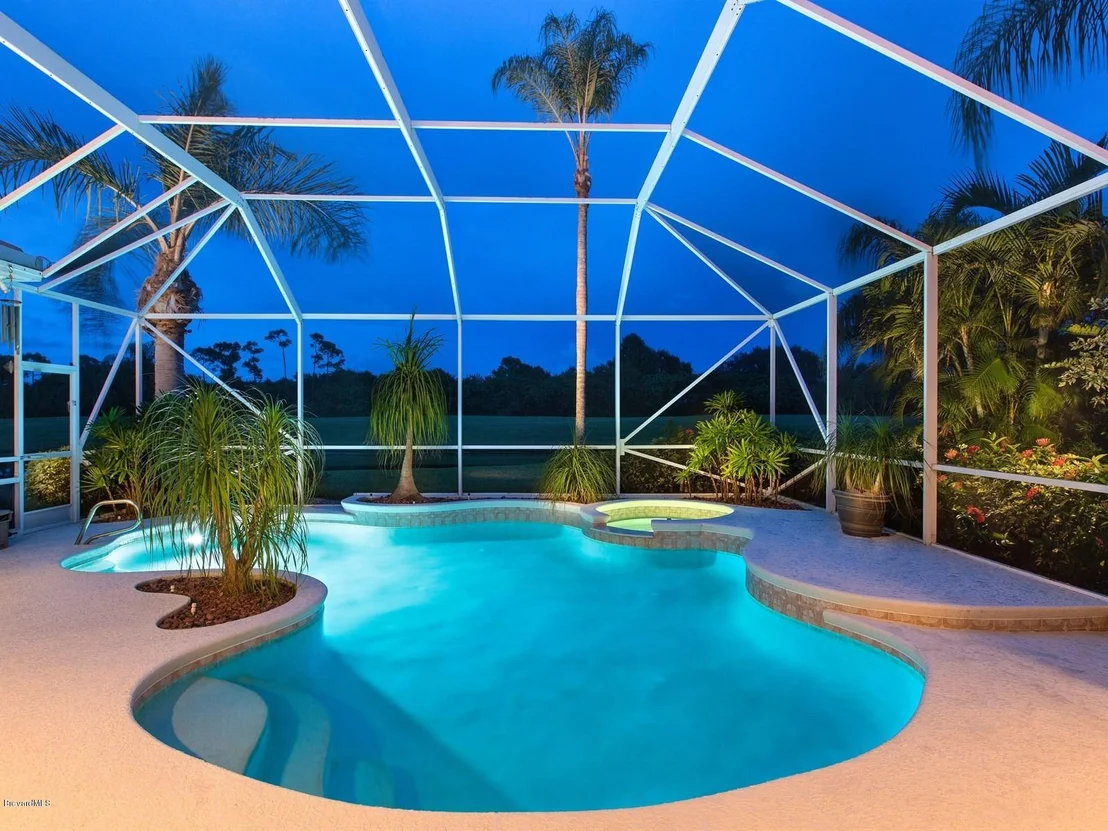 Photo of 965 Chatsworth Drive
