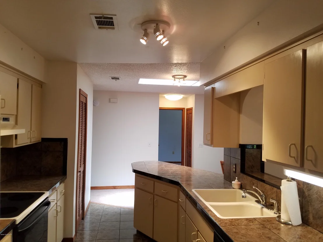 Photo of 993 Hibiscus Street
