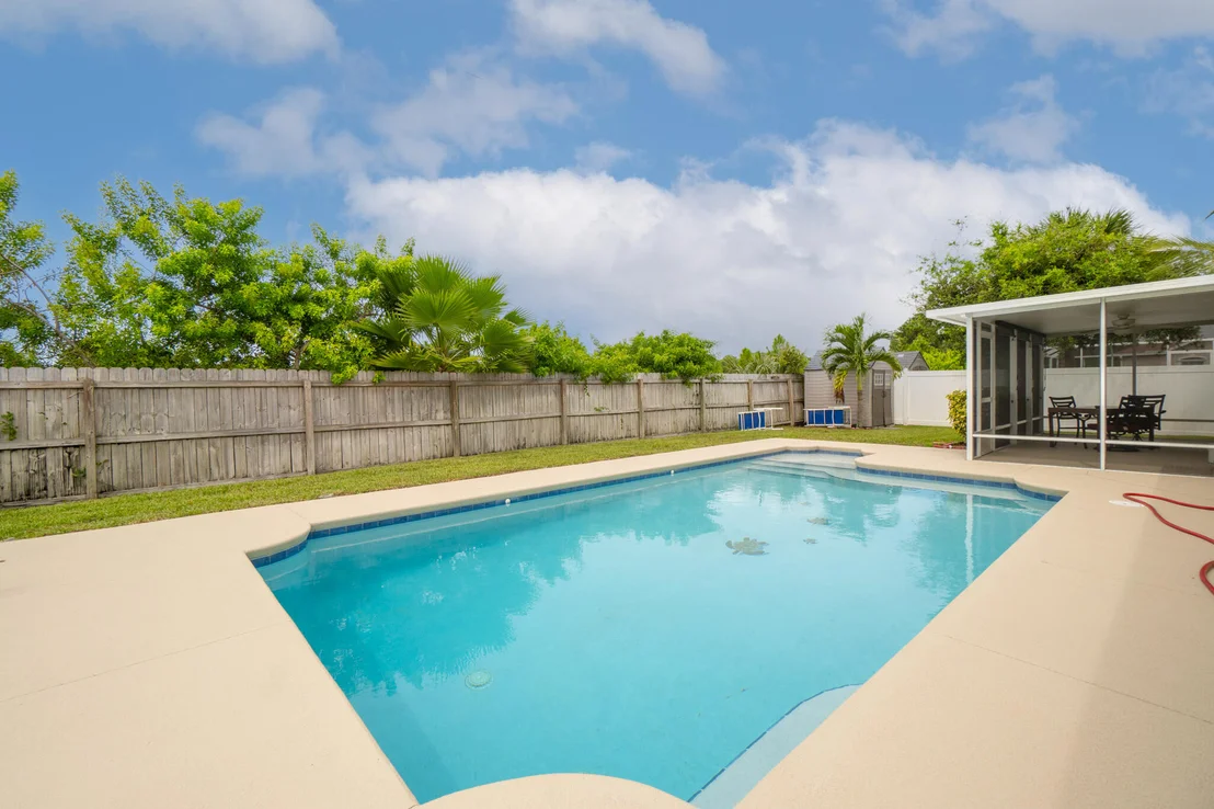 Photo of 552 Glenbrook Circle