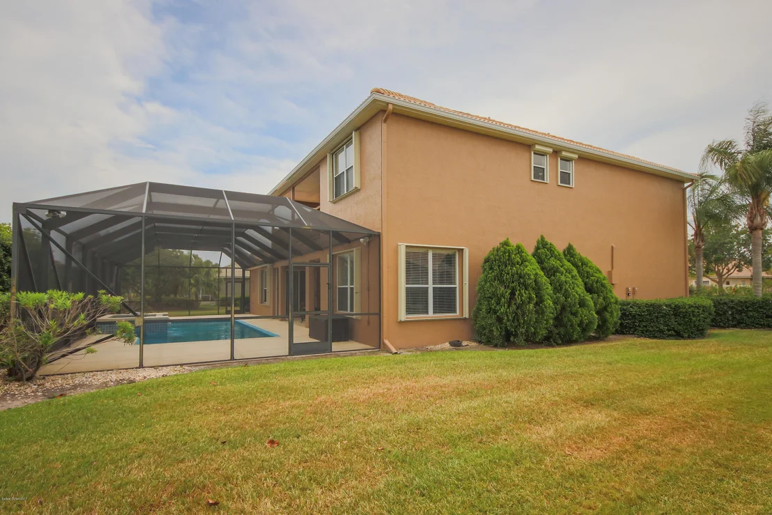 Photo of 885 Chatsworth Drive