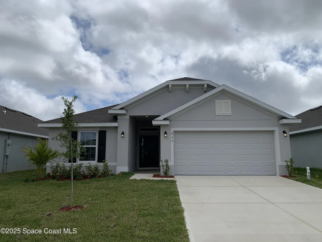 Photo of 1005 Kylar Drive NW
