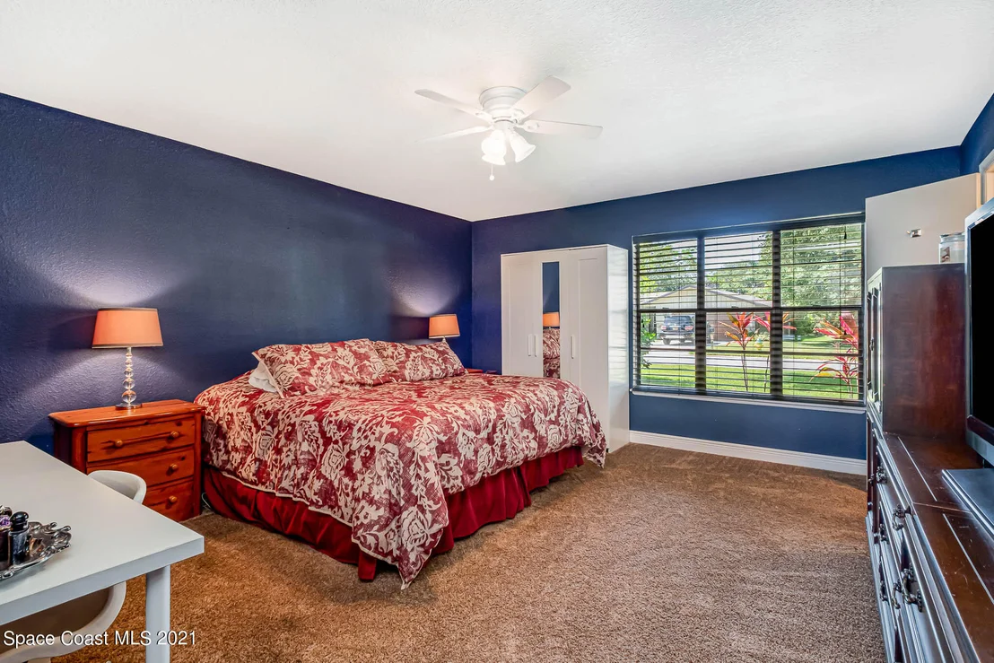 Photo of 712 Turnberry Drive