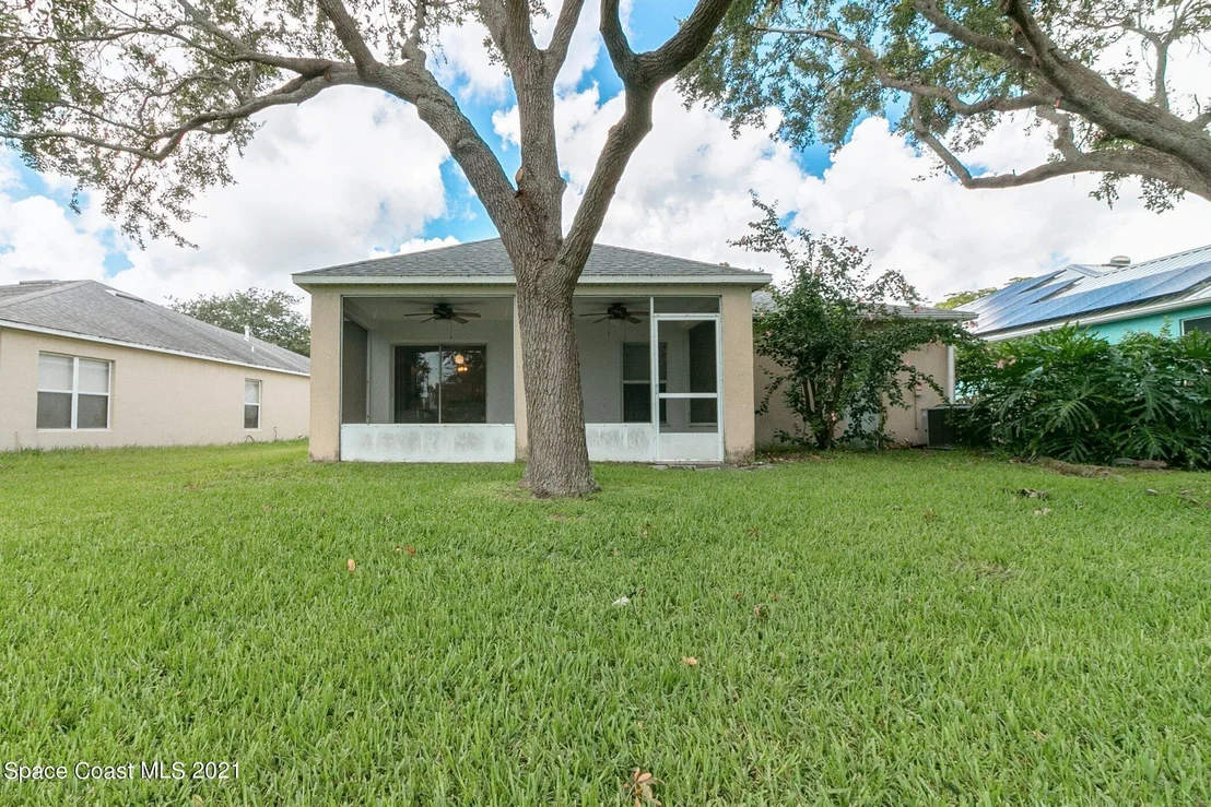 Photo of 1125 White Oak Circle