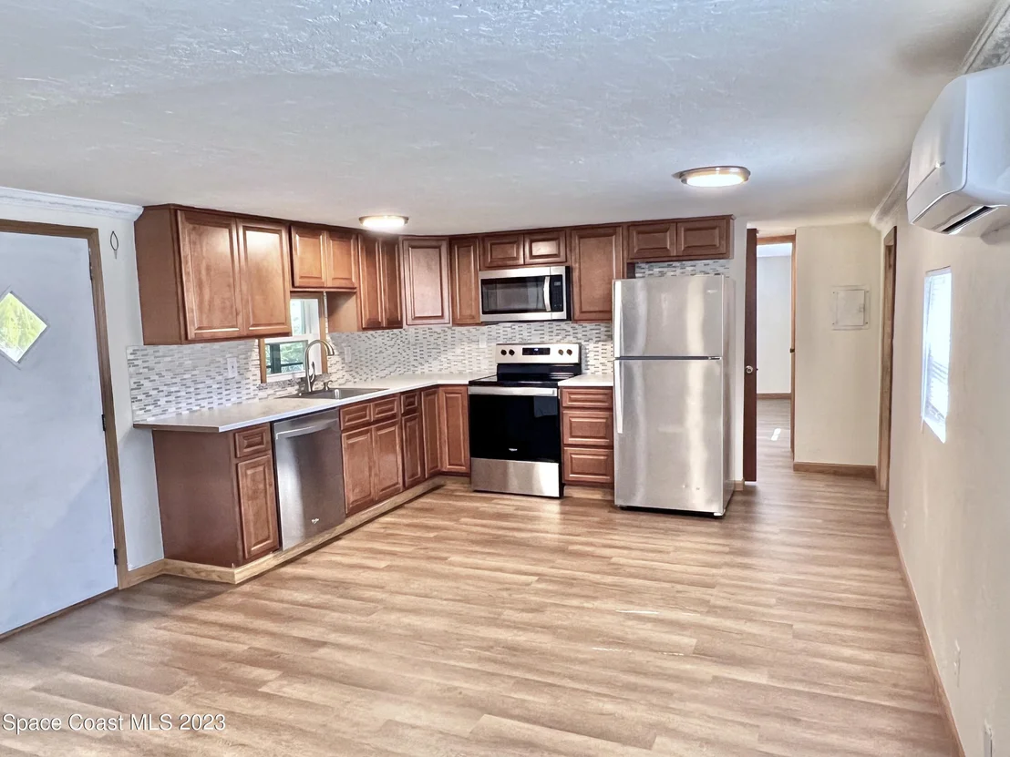 Photo of 4755 Sharpes Lake Avenue