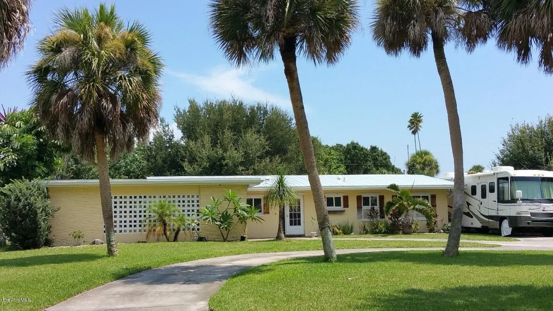 Photo of 451 Crescent Drive
