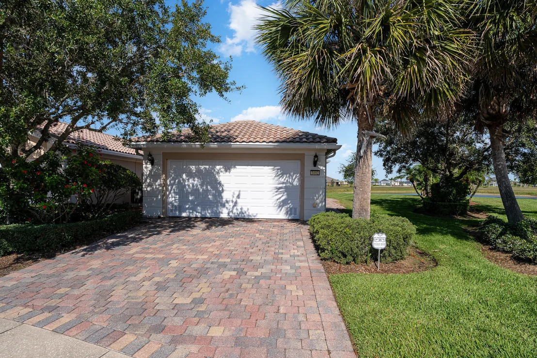 Photo of 3492 Hyperion Way SE