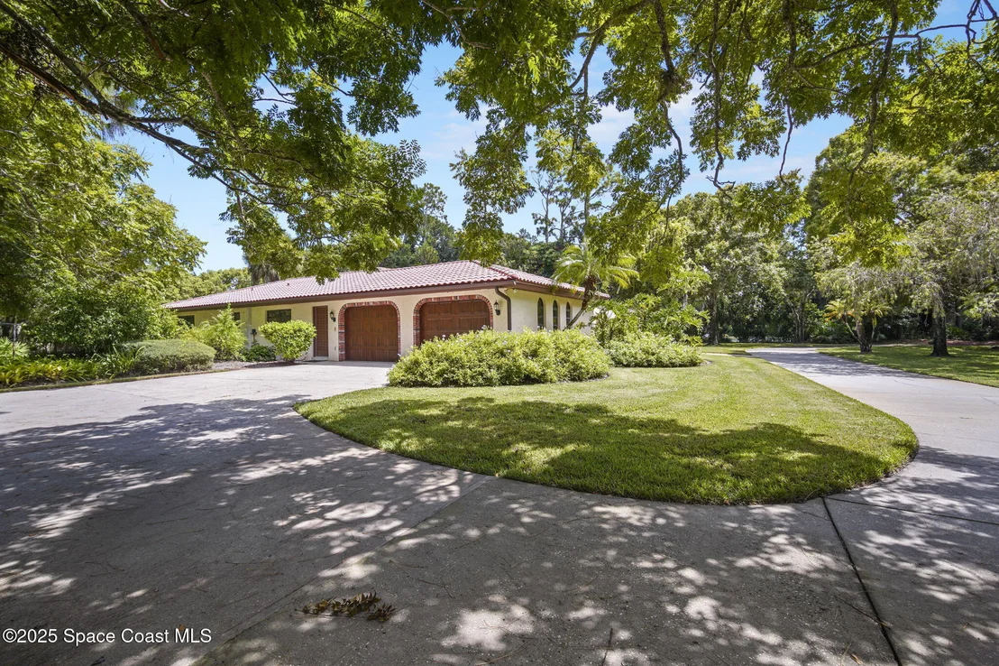 Photo of 1185 Ashlyn Drive
