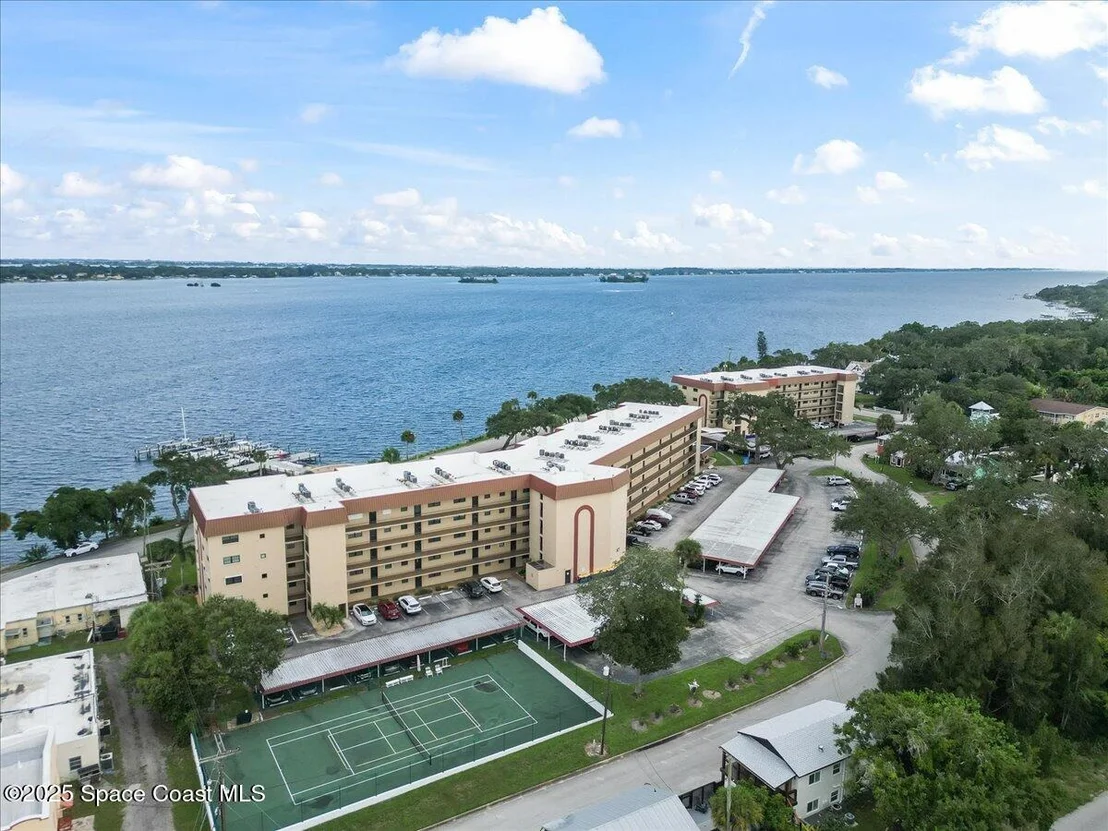 Photo of Unit 303 at 1049 Rockledge Drive