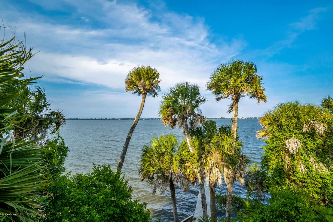 Photo of 865 N Indian River Drive N