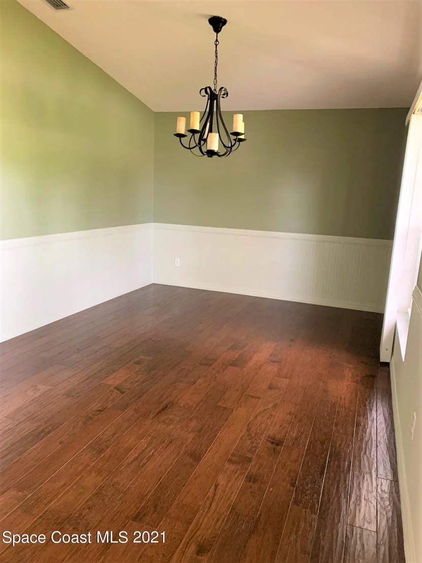 Photo of 835 Triple Crown Lane
