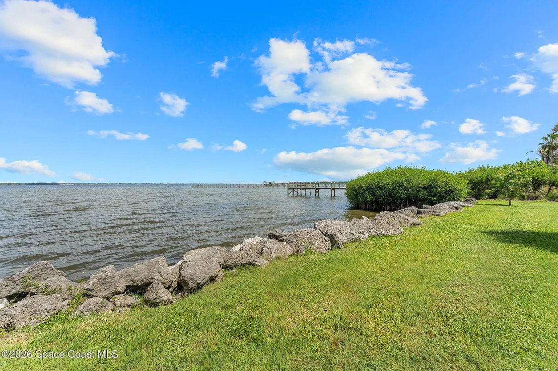 Photo of 327 Island Drive