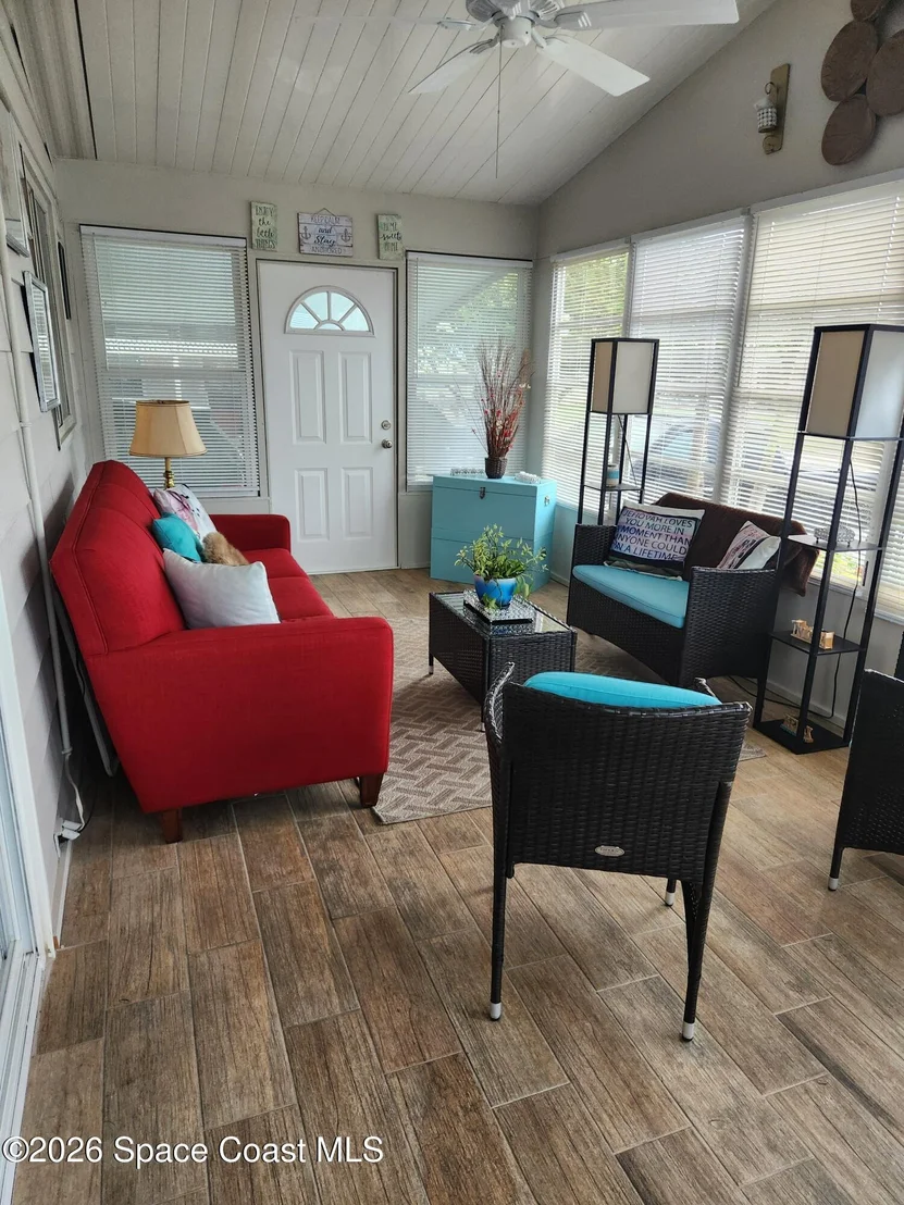 Photo of 2310 Coconut Palm Drive NE