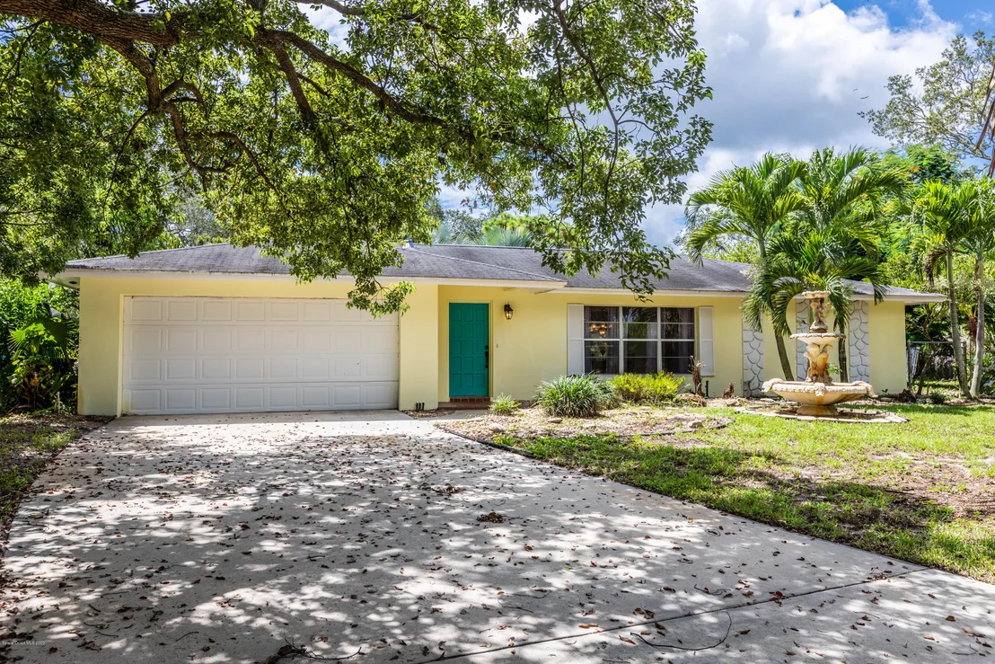 Photo of 323 Darrow Court