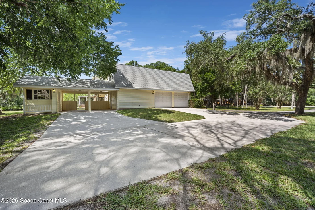 Photo of 945 Bluegrass Lane