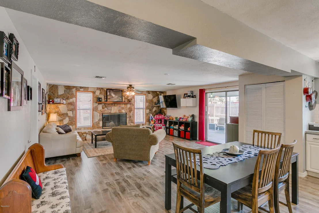 Photo of 1376 Lillian Lane