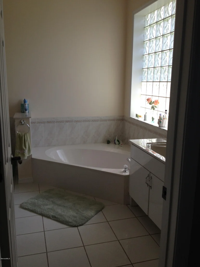 Photo of 2374 Golf Vista Boulevard