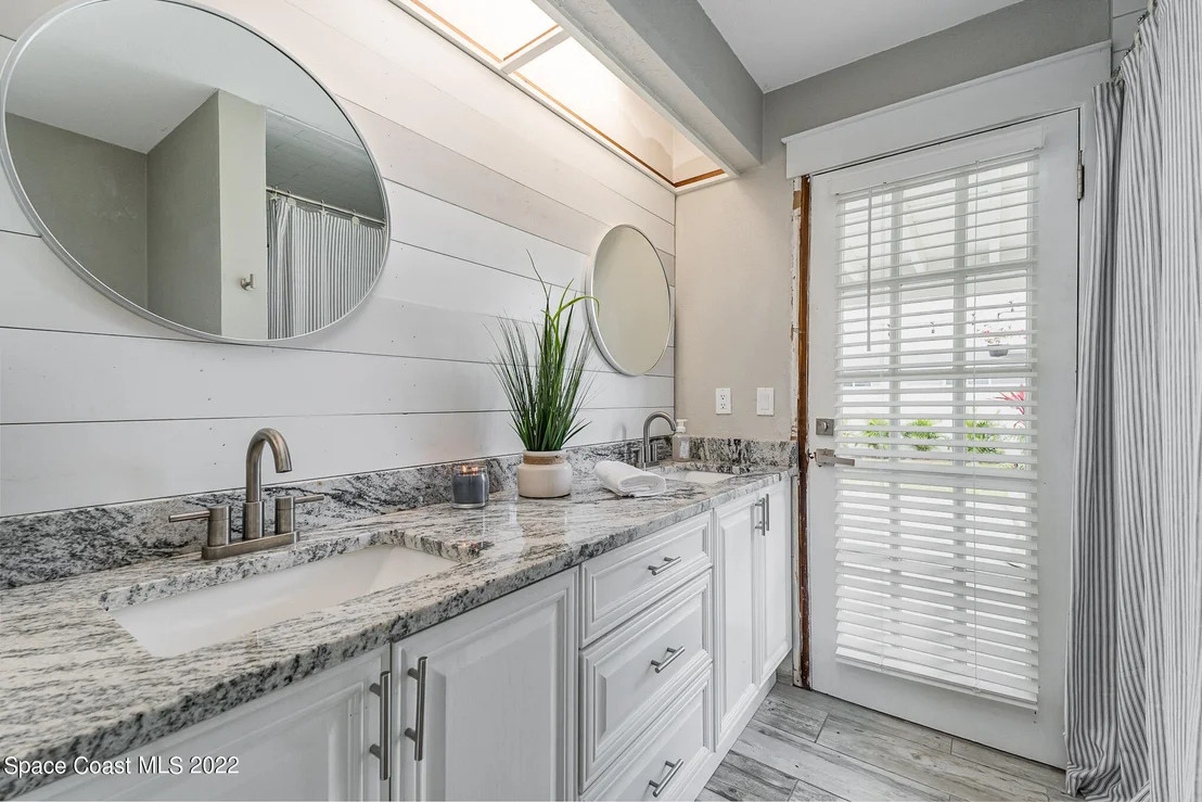 Photo of 214 7th Avenue